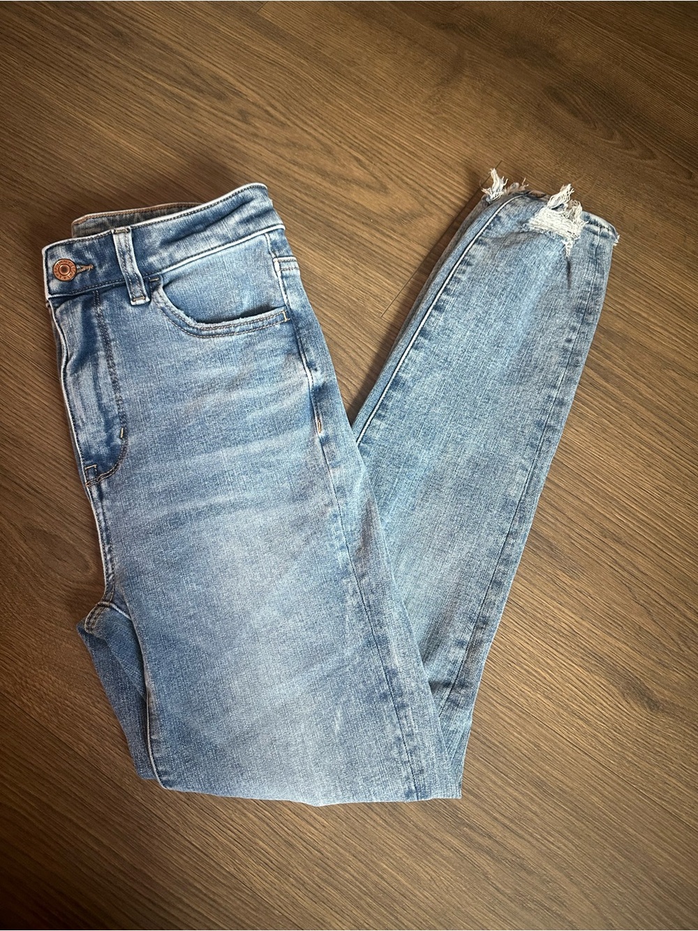 American Eagle Outfitters Light Wash Skinny Jeans with Frayed Hem